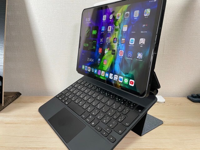 美品】iPad Magic Keyboard MXQT2J/A + MOFT-